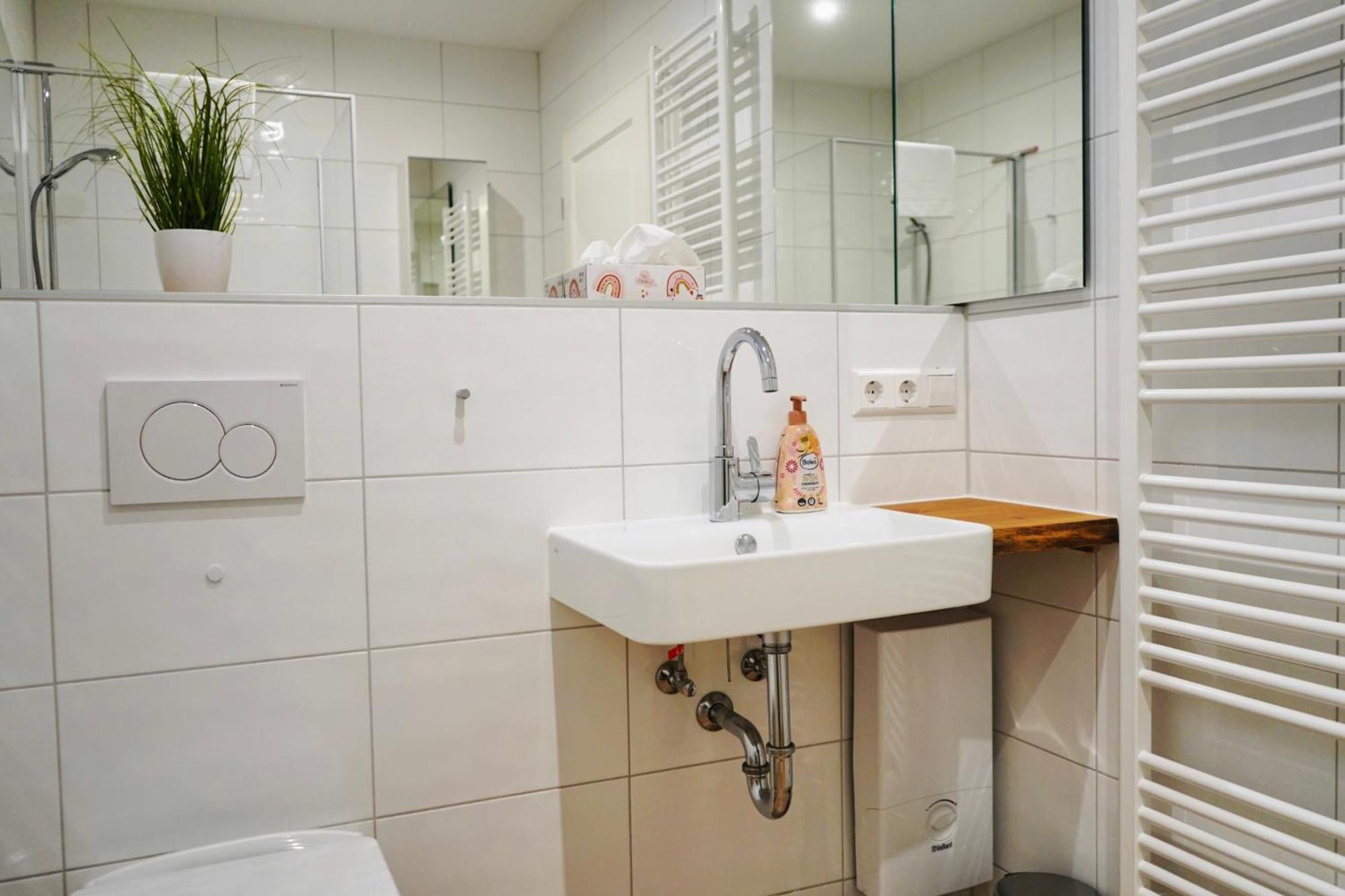 Altstadt Apartment II - Terrasse- Waschmaschine- Parkplatz 볼프스부르크 외부 사진
